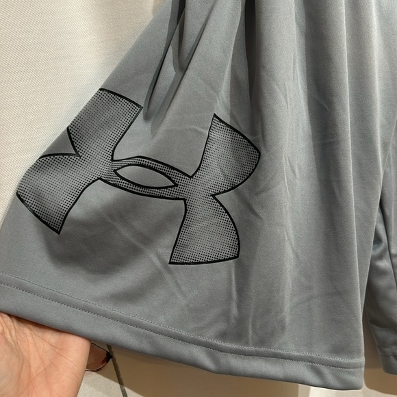 NWT UNDER ARMOUR  Men’s Gray Shorts Size Small - Picture 2 of 5